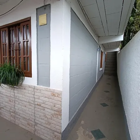 Hospedagem Doce Lar - Casa Girassol-2
