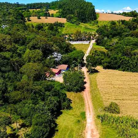 Casa da Vovó na Pousada Sitio Pauletto - com Cozinha, Churrasqueira e Decoração-3