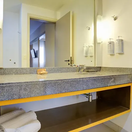 Quality Suites Alphaville-2