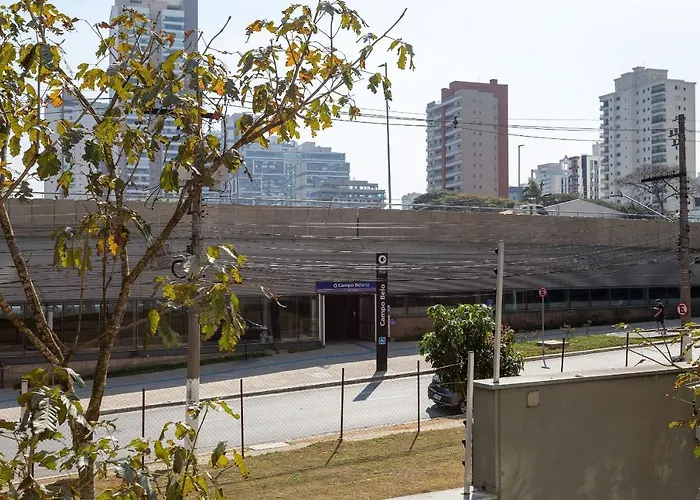 Apartamento alto padrão com sacada, vista e lazer completo de frente para o metrô Campo Belo São Paulo