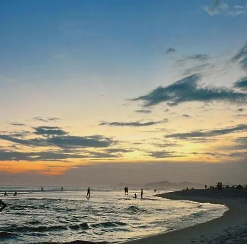 Quarto c/ Banheiro próximo a Praia da Barra da Tijuca Rio de Janeiro