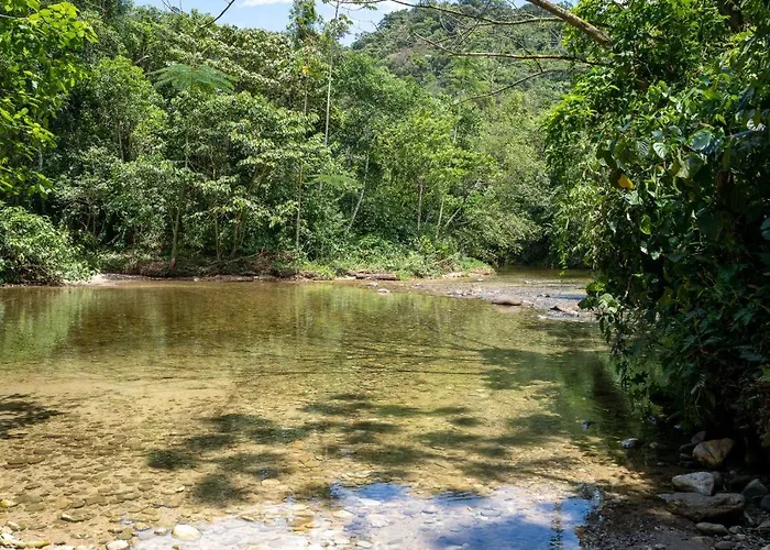 Sertão de Barra do Una. Casa ótima na beira do rio Sao Sebastiao 