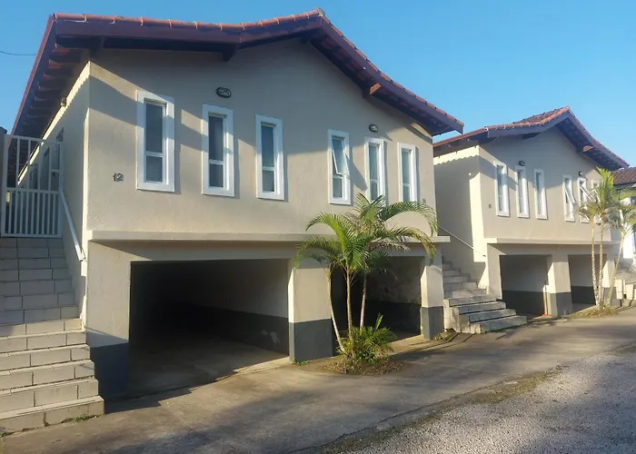 Casas em Condomínio próximo da praia com 2 dormitórios, churrasqueira e 3 vagas de garagem Ubatuba