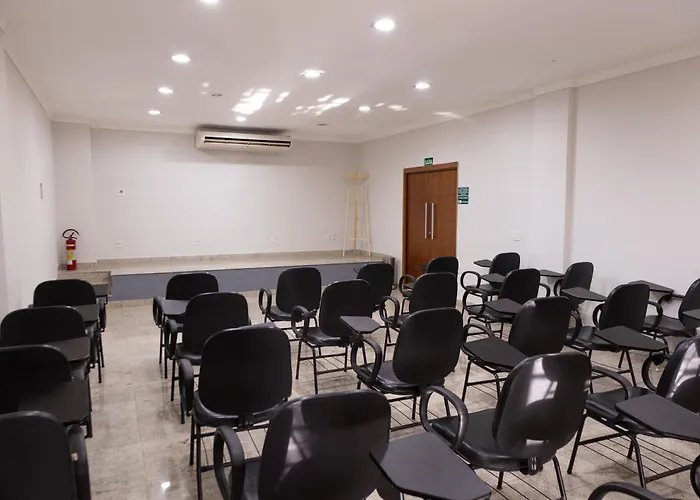 BOMBONATO HOTEL - Fácil Acesso ao Aeroporto e parque de Exposições ABCZ Uberaba