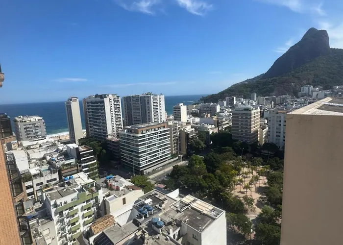Flat Simples Decoracao Antiga Com Vista Mar- Rooftop Com Piscina, Sauna, Academia, Garagem E Arrumacao Diaria By Tata Rio de Janeiro