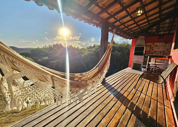 Chalés Vila Real - Tranquilidade na Serra de Carrancas - Piscina com uma vista espetacular do Pôr do Sol