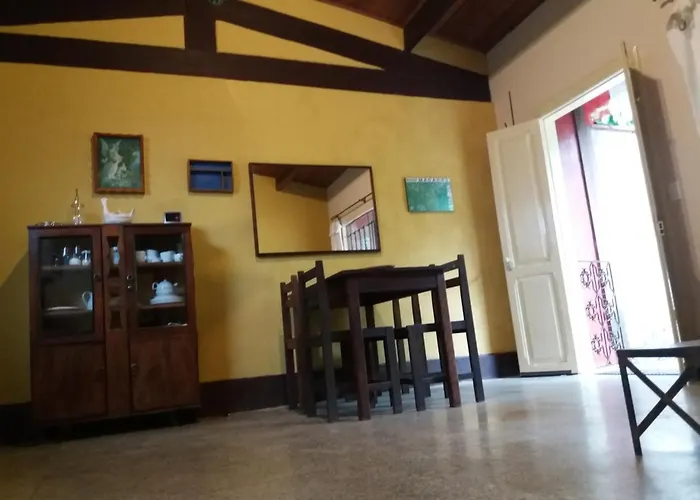 Boutique "Chale Balines Oroboro" 1 - Casa Com Jardim De 150 M E Cozinha Completa Em Macacos Vila